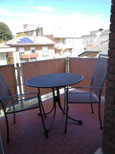 Triple Room with Balcony image 8