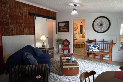Evie's Hide-A-Way - image 9