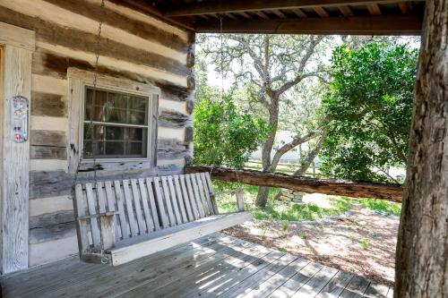Happy Trails Cabin - image 3