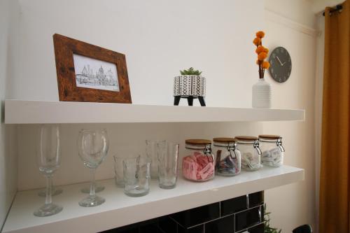 Big Value Bedsit - Fast WiFi & Free Local Parking By PROPERTY PROMISE