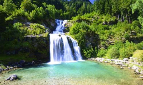 周邊環境, Santorini by Quokka 360 - Blue curtains in the Alps in 安索尼高