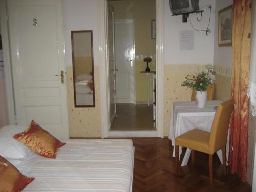 Guesthouse Vrlic, Split (photo 9)