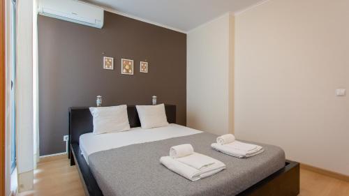 Monte Gordo 2BDR Apartment w/ AC & Balcony by LovelyStay - image 6