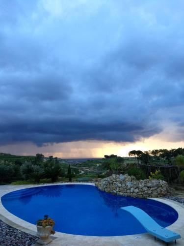 Dar Ta' Xmun - idyllic farmhouse with pool, garden, seaview & sunset