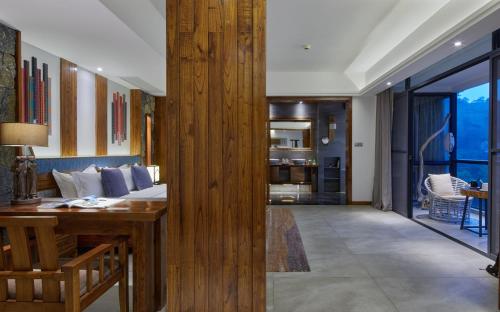 308773909 Li River Resort