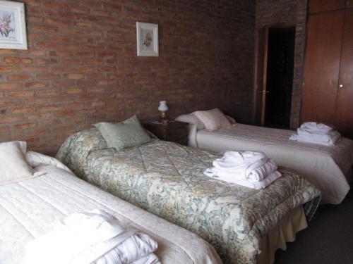 1 king bed, 1 twin bed