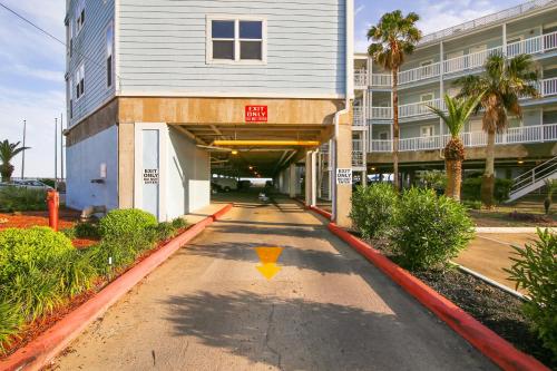 SeaScape 1108 Hotel Room - image 12