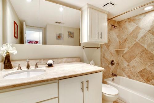 Seascape 1104 Hotel Room - main image