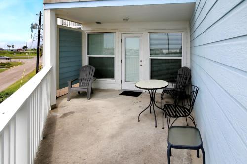 Seascape 1104 Hotel Room - image 10