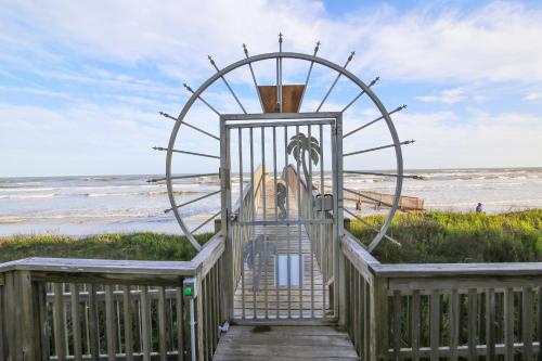 Seascape 1104 Hotel Room - image 3