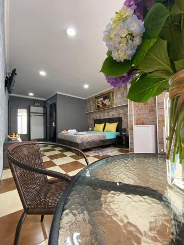 1 queen bed