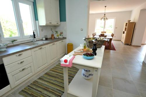 virtuve, Villa Parta near Trilj, private pool in Tijarica