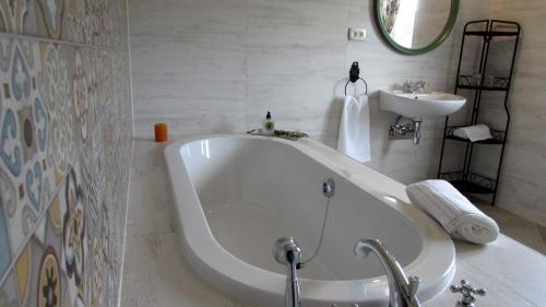 Villa Parta near Trilj, private pool in Tijarica