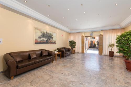 Lefkimi Hotel - image 4