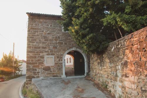 Oltre l'arco - San Dorligo della Valle