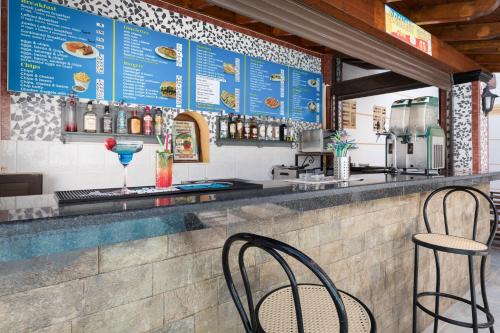 Lefkimi Hotel - image 10