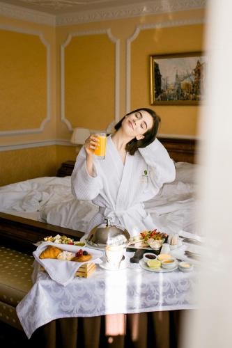 Grand Hotel Emerald - image 4