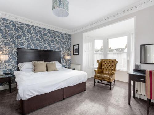 Kirkstyle Hotel Room Type - Two Bedroom Family Suite with Shower - Street View