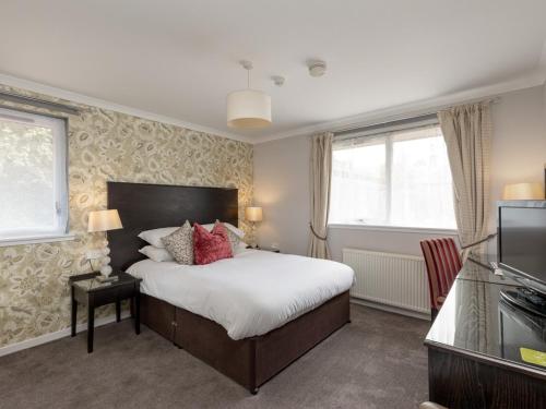 Kirkstyle Hotel Room Type - Two Bedroom Family Suite with Shower - Garden View