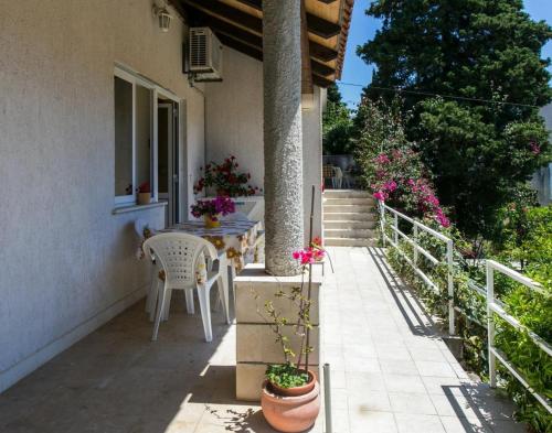 Apartments Elelu - image 14