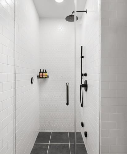 Manhattan One-Bedroom King Suite image 6