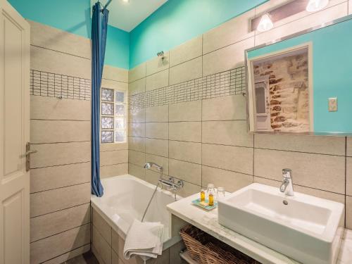 room detail thumbnail 2