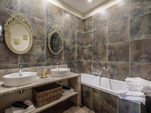 room detail thumbnail 2