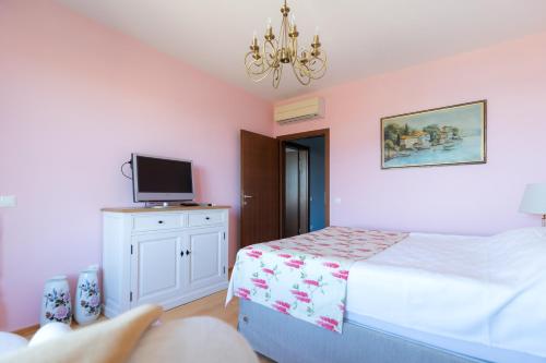 Luxury 3-bedroom villa in Sozopolis with sea view