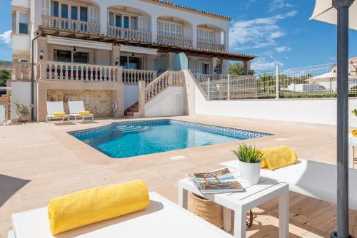 Beautiful Villa Sa Caleta next to Cala Marsal with pool, indoor pool, jacuzzi and sauna! gîte à louer Cala Murada