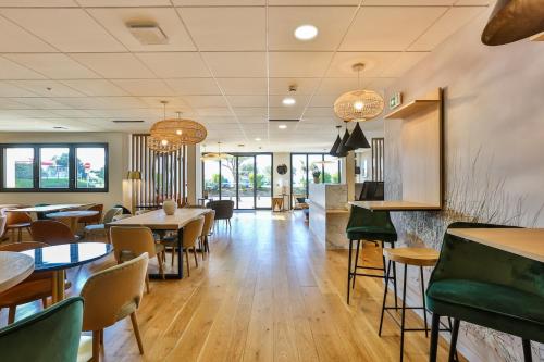 Фойє, Hôtel & Spa FACE À LA MER (Hotel & Spa FACE A LA MER) in Cabourg