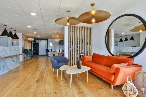 Фойє, Hôtel & Spa FACE À LA MER (Hotel & Spa FACE A LA MER) in Cabourg