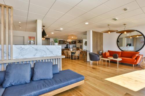 Фойє, Hôtel & Spa FACE À LA MER (Hotel & Spa FACE A LA MER) in Cabourg
