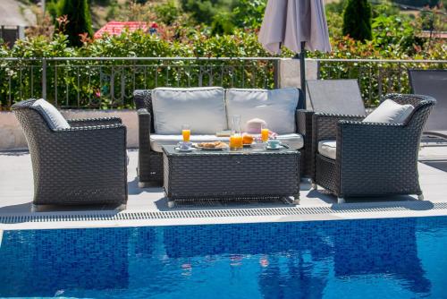 Kolam renang, VILLA MILENA in Kotor