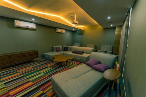 Stunning 1 bedroom PH, private pool and king-size bed