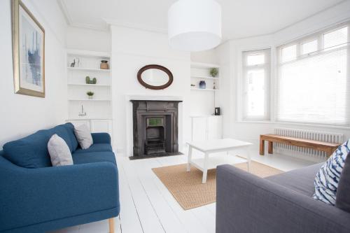 Elegant York House - on a beach road, sleeps 12, with sea views