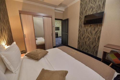 308824865 Welcome Inn Hotel