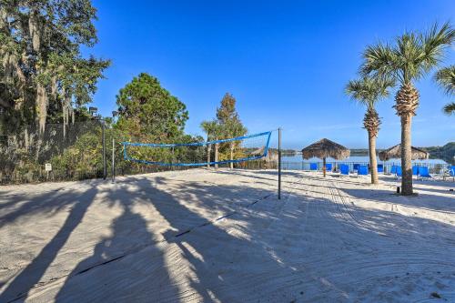 Vibrant Condo with Pool Access 11 Mi to Disney