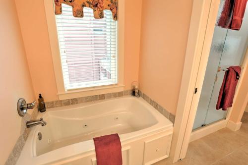 Rustic Fayetteville Townhome with Fireplace and 3 Decks - image 7