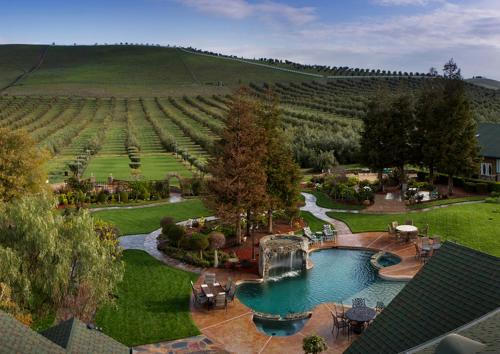 Purple Orchid Resort & Spa - 숙소 외관