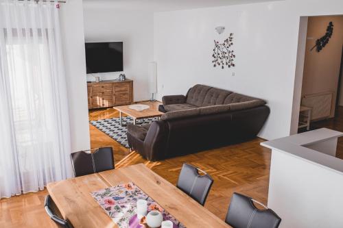 Helles 3 Schlafzimmer Apartment zwischen Zagreb Zentrum & Natur