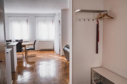 Helles 3 Schlafzimmer Apartment zwischen Zagreb Zentrum & Natur