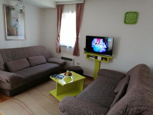 One-Bedroom Apartment image 4