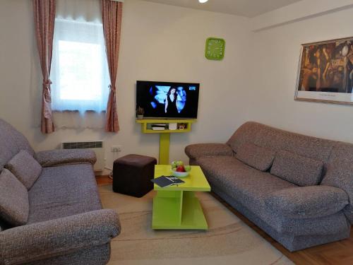 One-Bedroom Apartment image 2