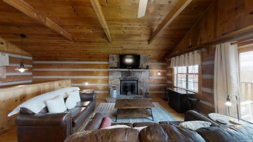 A Bear'S Eye View Cabin