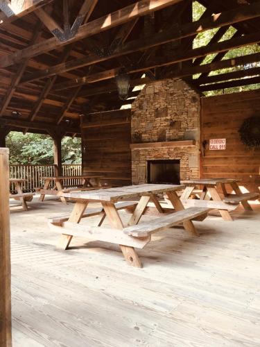 Blessed Nest Cabin - image 13