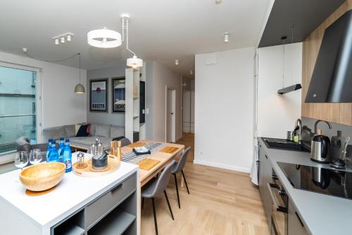 One-Bedroom Apartment image 9