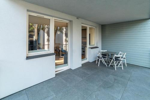 One-Bedroom Apartment image 7