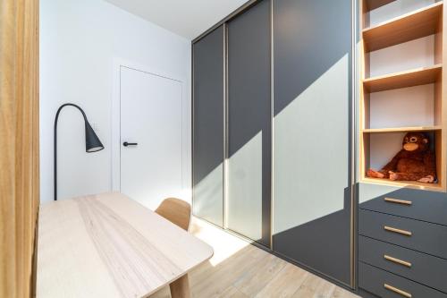 One-Bedroom Apartment image 5