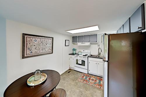 Little Fantasy Hideaway - 180-Degree Mountain View cabin - image 6