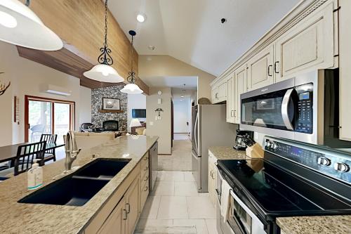 Lakeside at Deer Valley - Pool Hot Tubs & Sauna condo - image 7